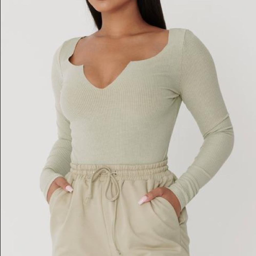 Malene V-Neck Ribbed Long Sleeve Bodysuit - Olive
Size: S